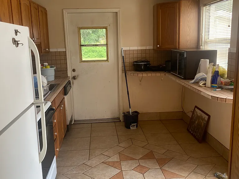 3 Stuart Dr — Photo 3