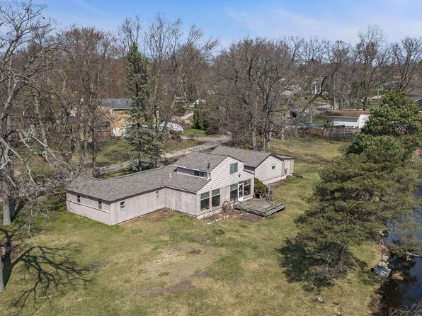 184 Shotwell St, White Lake, MI 48386