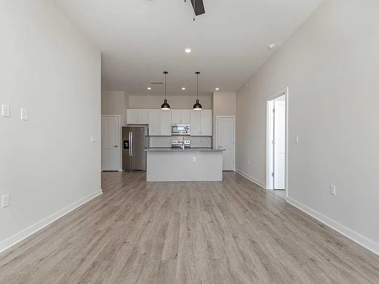 Middle Sound West Apartments — Photo 81