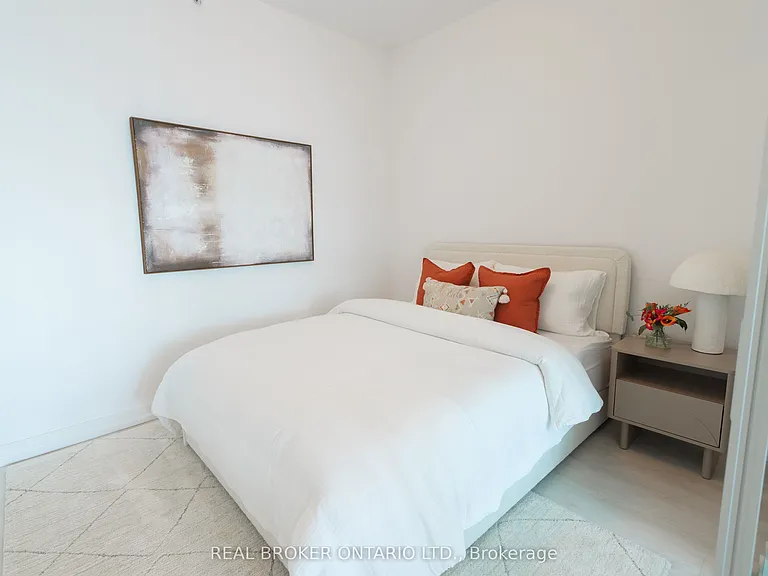 75 James St S #2701 — Photo 12