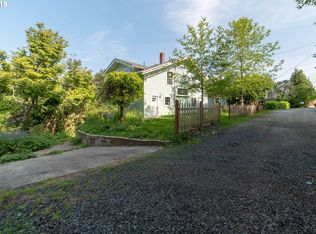 1156 N 9th St, Coos Bay, OR