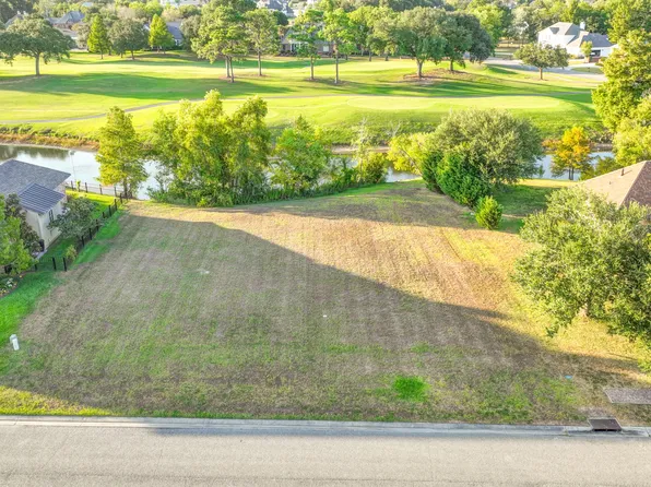 200 Shinnecock Hills Dr, Broussard, LA 70518