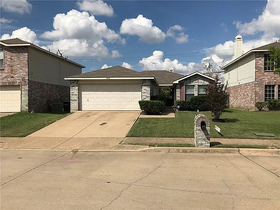 3rd image of 2812 Cresthaven Dr