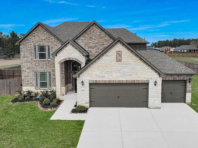 16735 Rockwall St — Photo 2