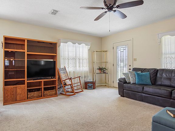4th image of 17595 NE Pear St