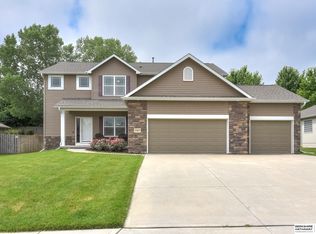 17217 Emiline St, Omaha, NE 68136