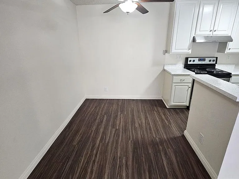 Villa Versailles Apartments — Photo 9