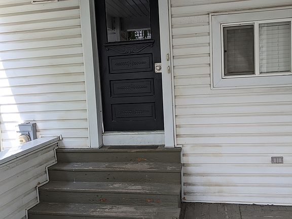 2nd image of 1004 W 4th St #A