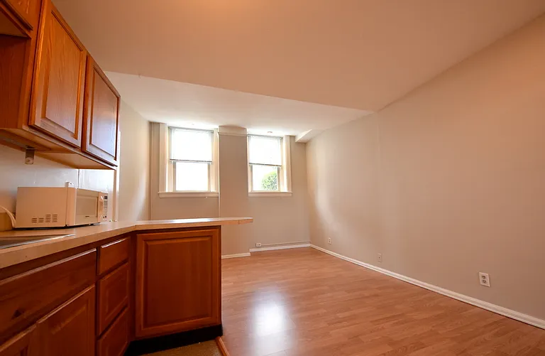Sherwood Apartments — Photo 26