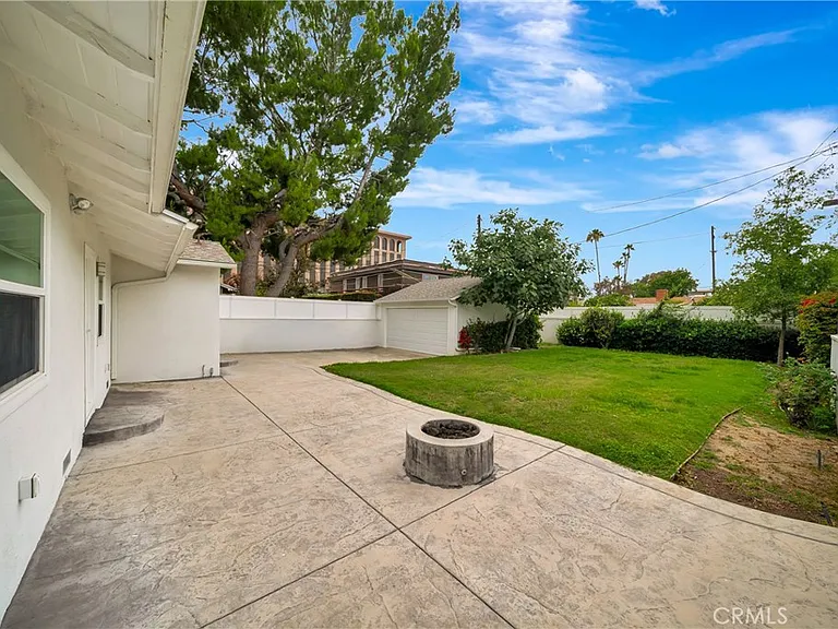 4833 Longridge Ave — Photo 34