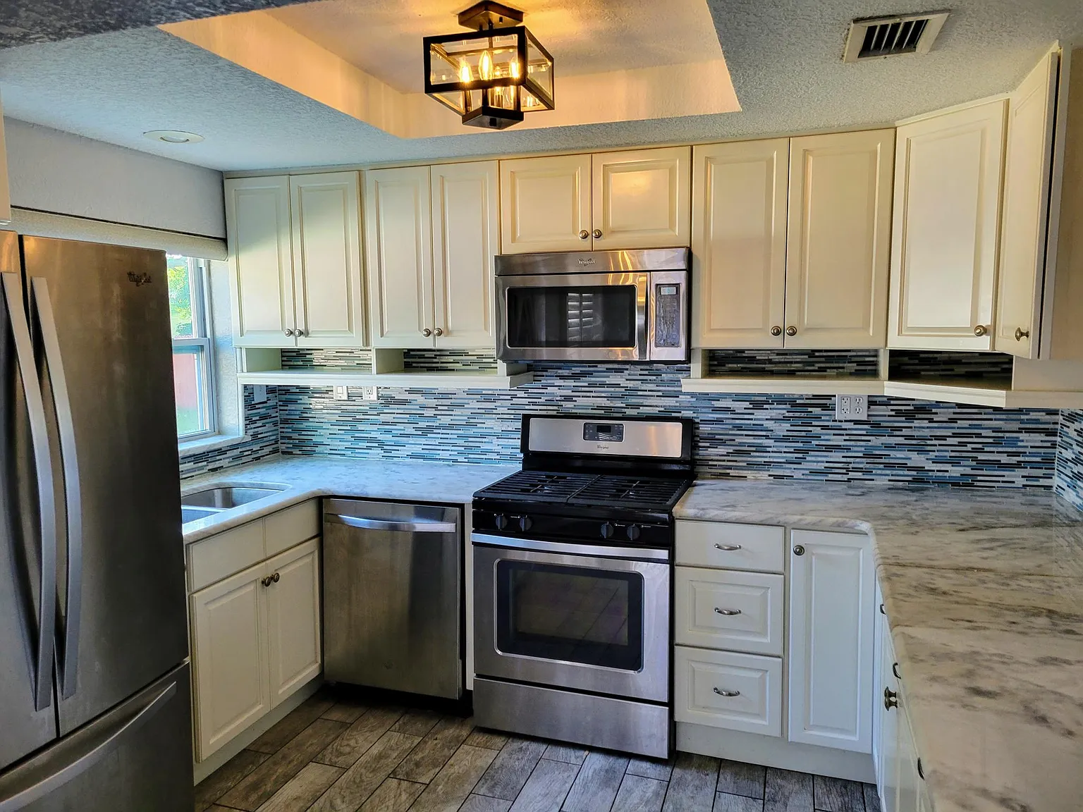 2 bed, 1228 sqft, $1,800 — Photo 2
