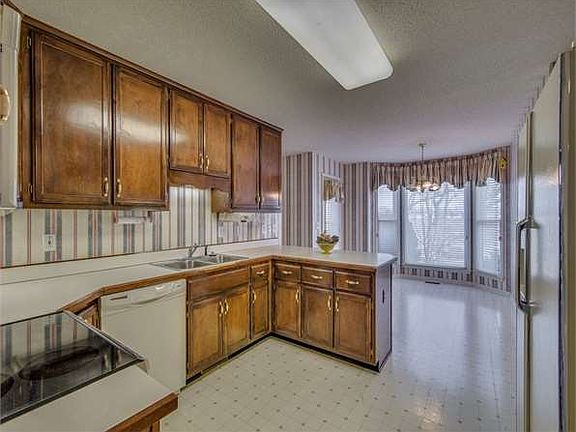 4th image of 4261 N Woodstock Dr