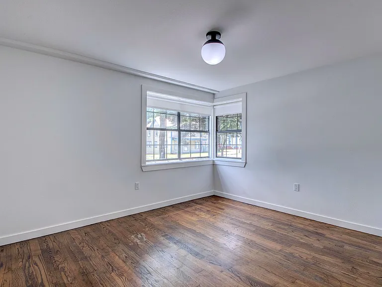 1520 Broadway St — Photo 17