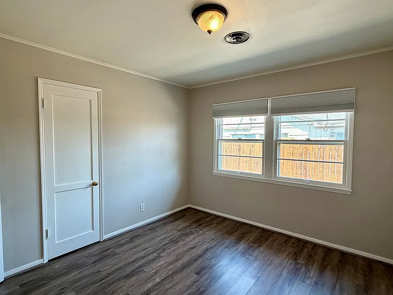 1210 Potter Ave — Photo 9