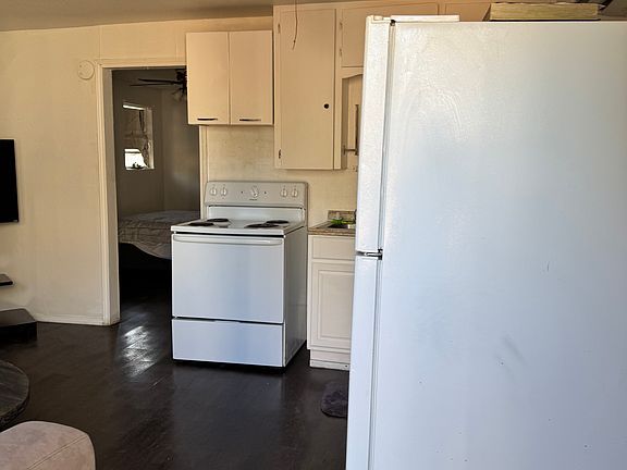 5th image of 413 N Jefferson St APT 3