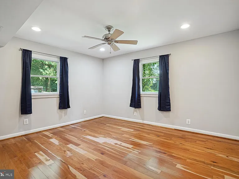 1633 Warner Ave — Photo 15