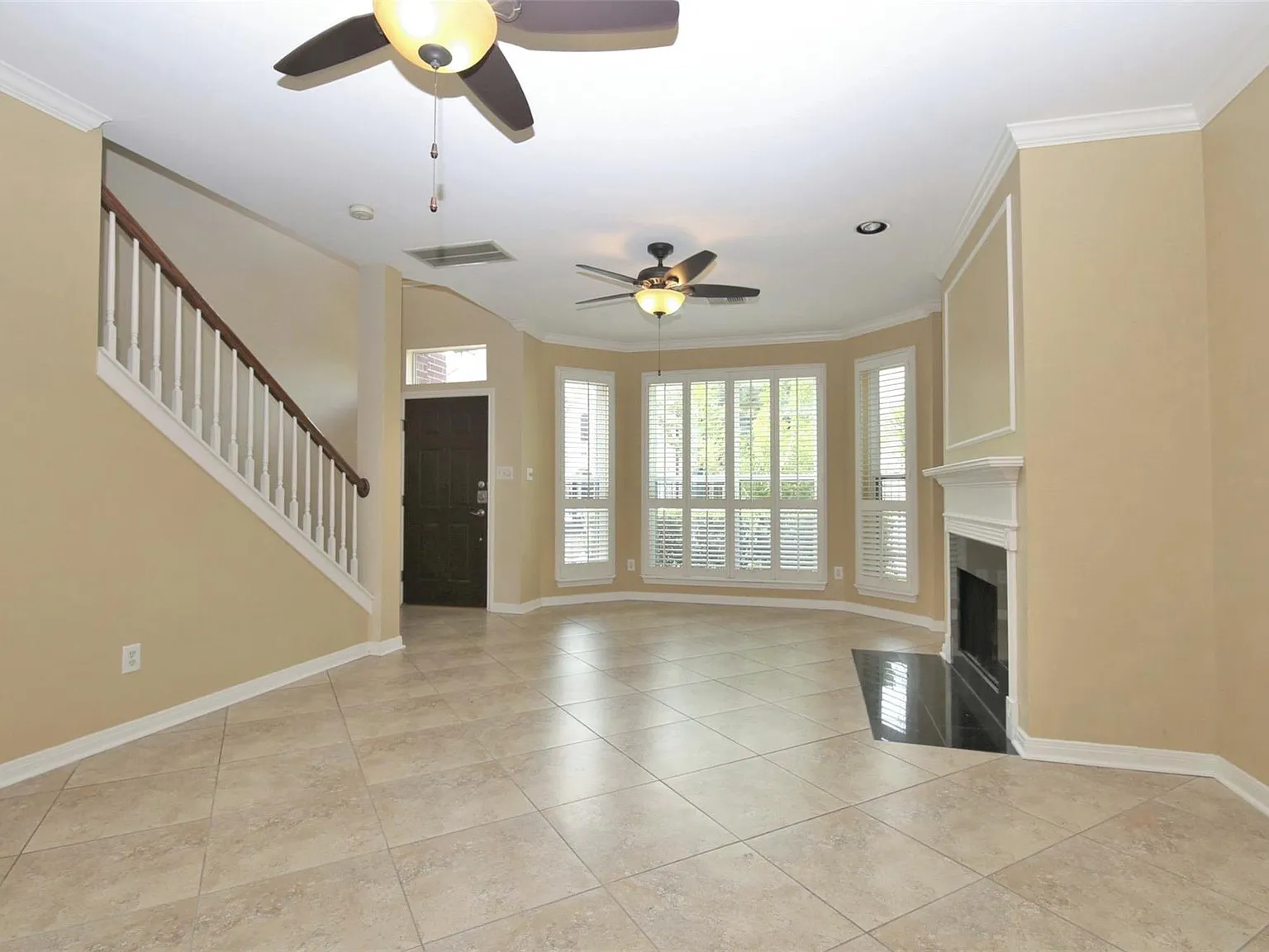 2 bed, 2.5 bath, 1715 sqft, $2,200 — Photo 3