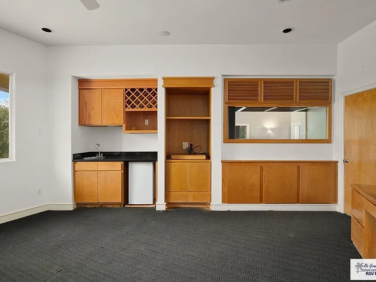 3201 Lazy Lake Dr — Photo 30