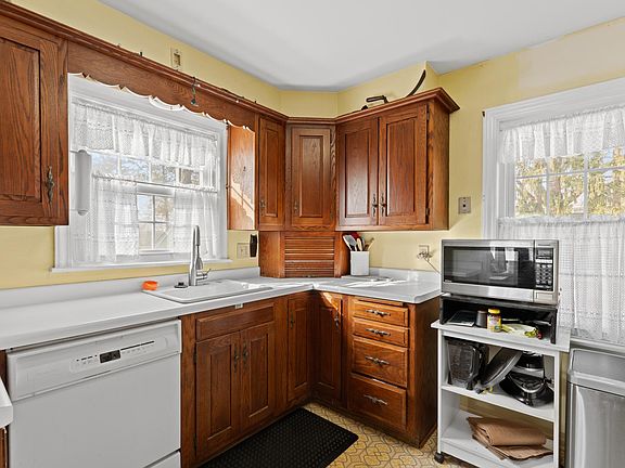 5th image of 1539 7th Ave NE