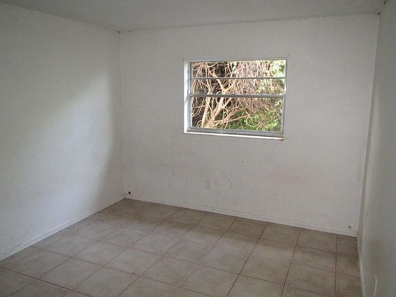 4th image of 216 S D Street
