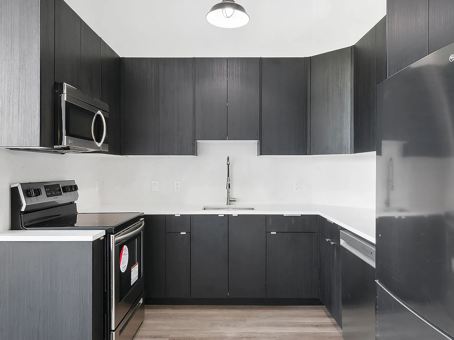 10 Grand Avenue — Photo 2