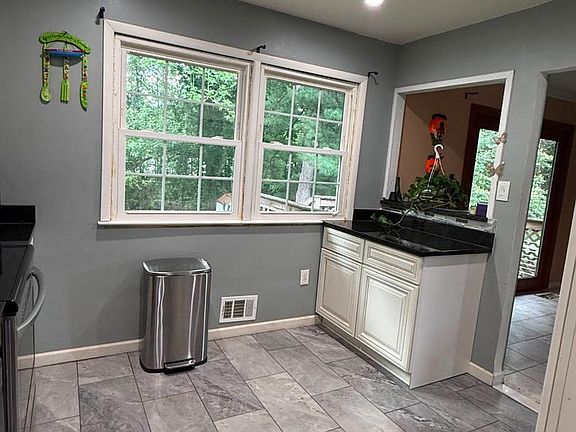 4th image of 3924 Forge Dr