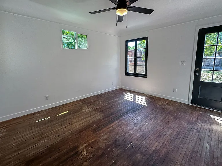 1521 S Stanley Ave — Photo 12