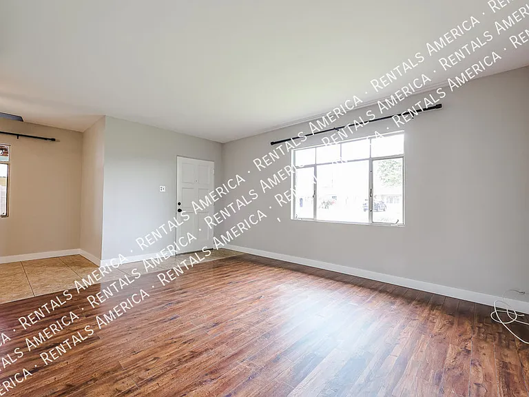 1723 W Indianola Ave — Photo 8