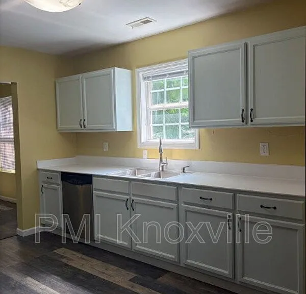 2340 Boxwood Ln — Photo 7