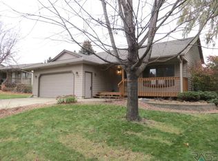 2704 S Pepper Ridge Ave, Sioux Falls, SD 57103