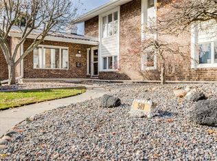 549 Stratford Rd, Saint Clair, MI 48079