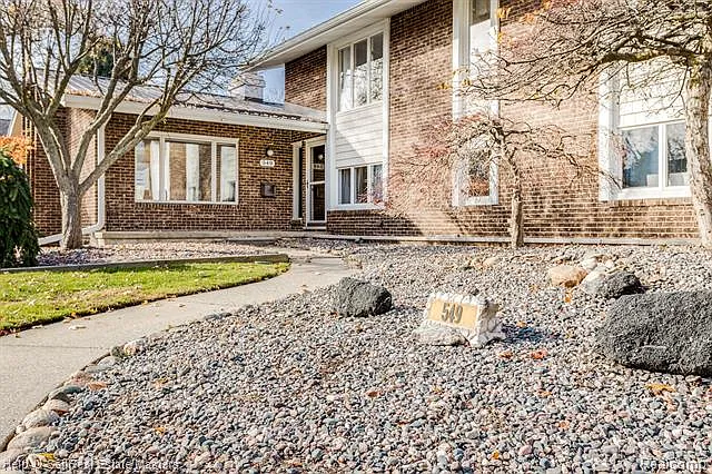549 Stratford Rd photo 1