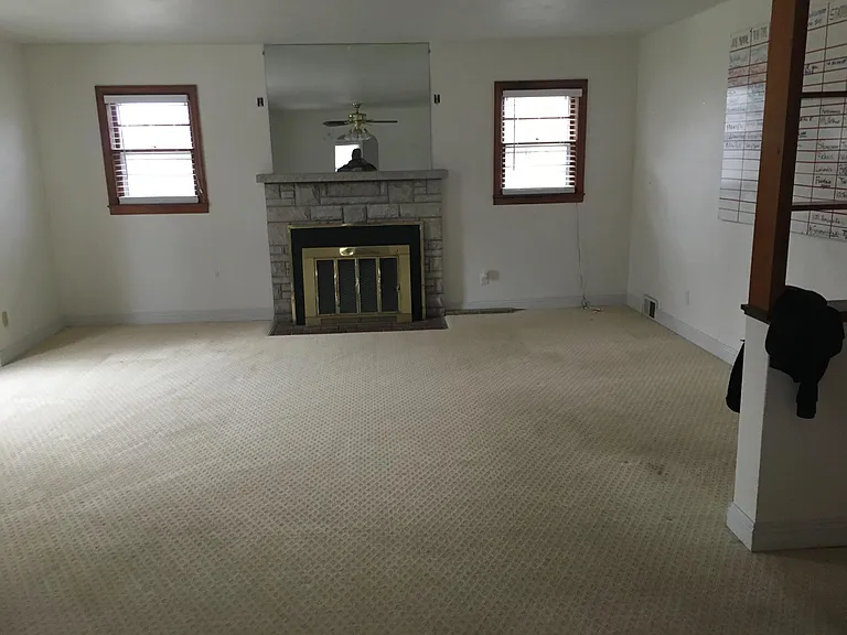 1516 Clairview Dr — Photo 3