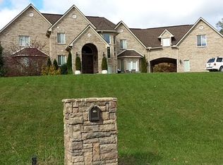 240 Woodside Ln, Oakland, MI 48363