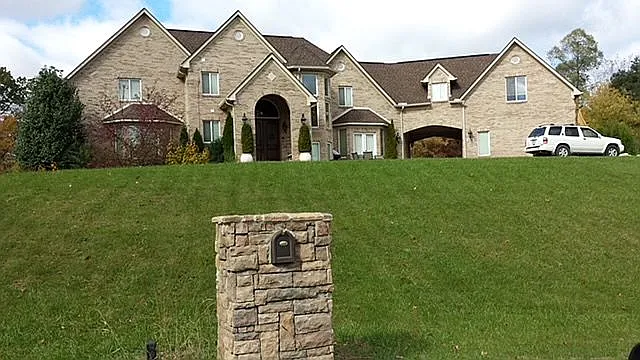 240 Woodside Ln photo 1