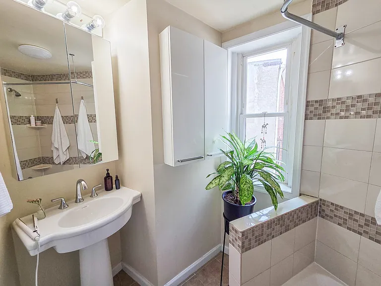 207 R St NW #4 — Photo 13