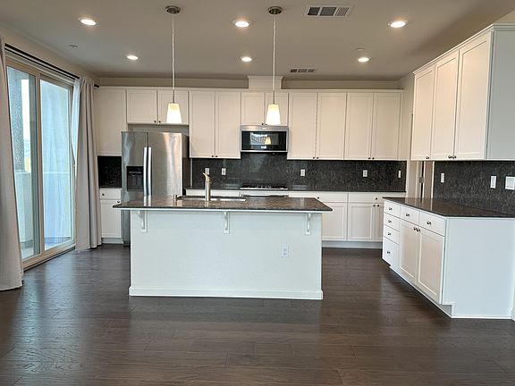3rd image of 298 Adeline Pl Unit 5