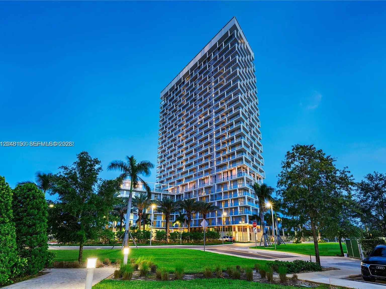 Metropica North Tower One — Photo 1