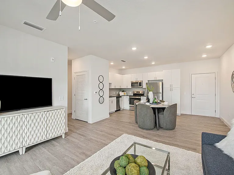 Grand Oak Apartments — Photo 36