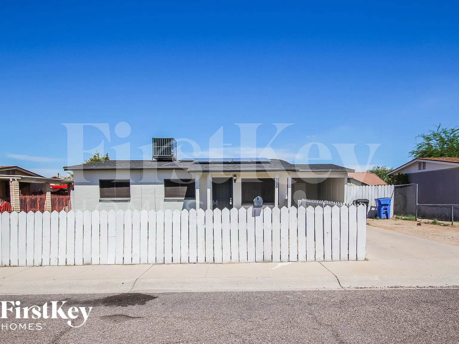4 bed, 2.0 bath, 1401 sqft, $2,000 — Photo 2