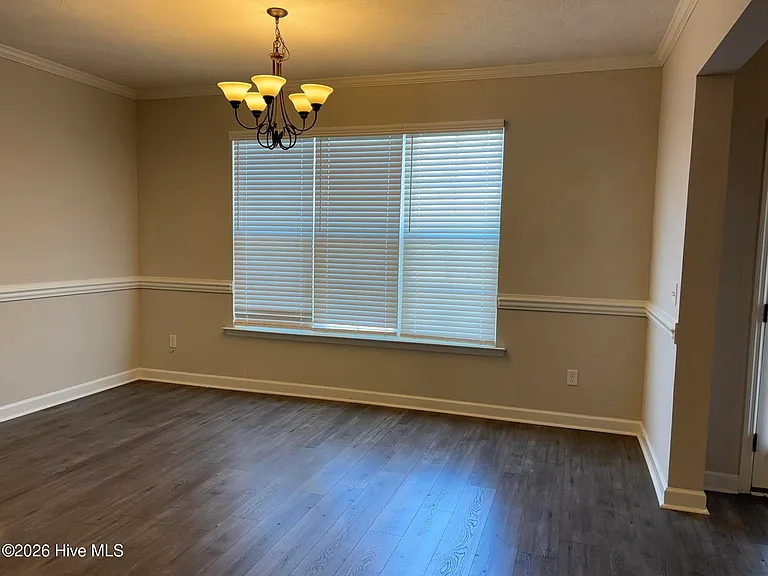 1210 Belgrove Dr — Photo 10