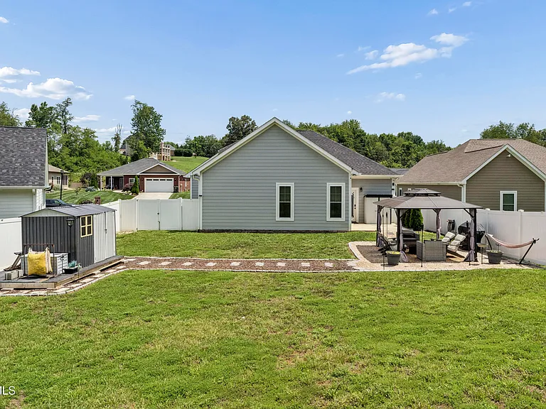 515 Villa Ln — Photo 37