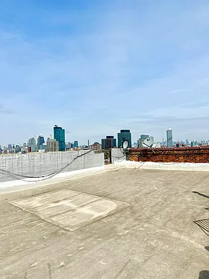 Rented by Artur Gutman, LREB | media 8