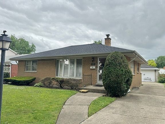 2nd image of 1978 Spruce Ave