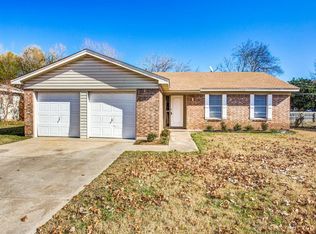 1005 John Reagan St, Benbrook, TX 76126