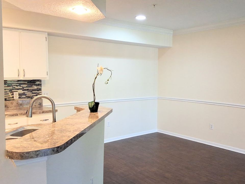 1st image of 712 Crest Pines Dr APT 326