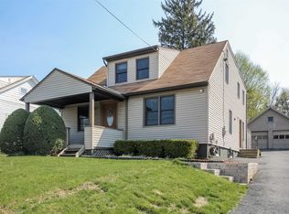 14 Peckham Rd, Poughkeepsie, NY 12603