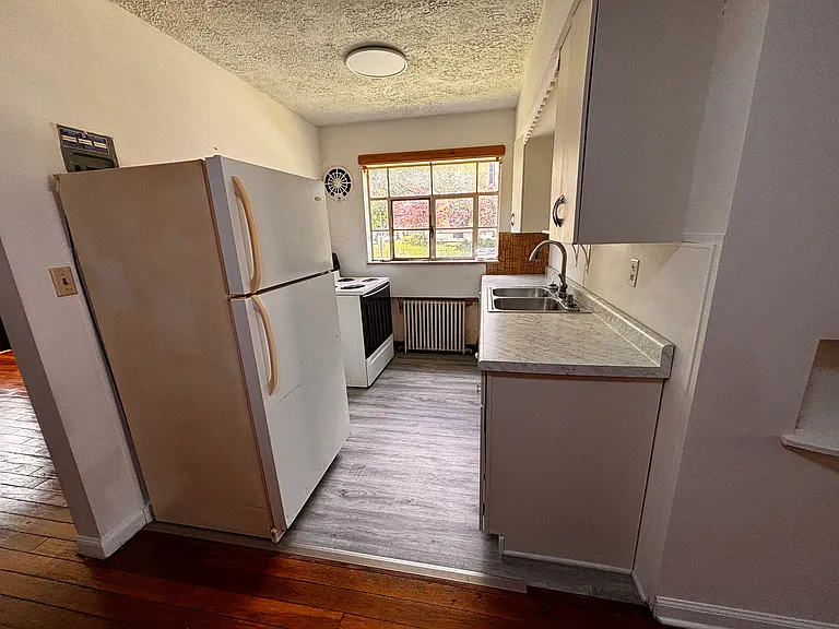 360 Ross Ave — Photo 10
