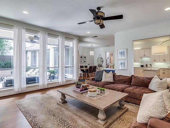 3rd image of 6304 Dysart Cir