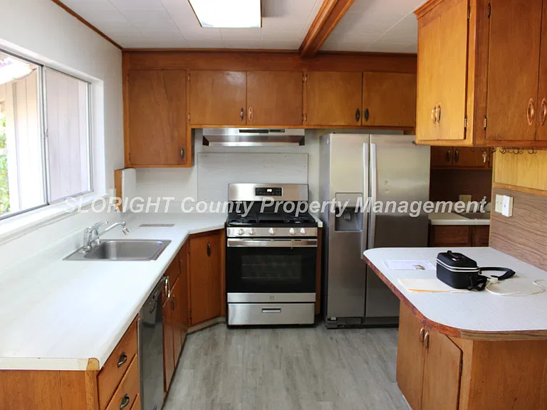 577 Princeton Pl — Photo 2